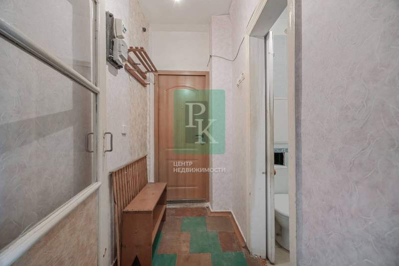 Продам трехкомнатную квартиру 42 м.кв.