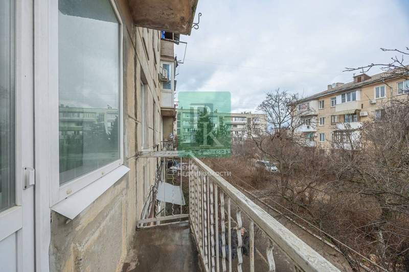 Продам трехкомнатную квартиру 42 м.кв.