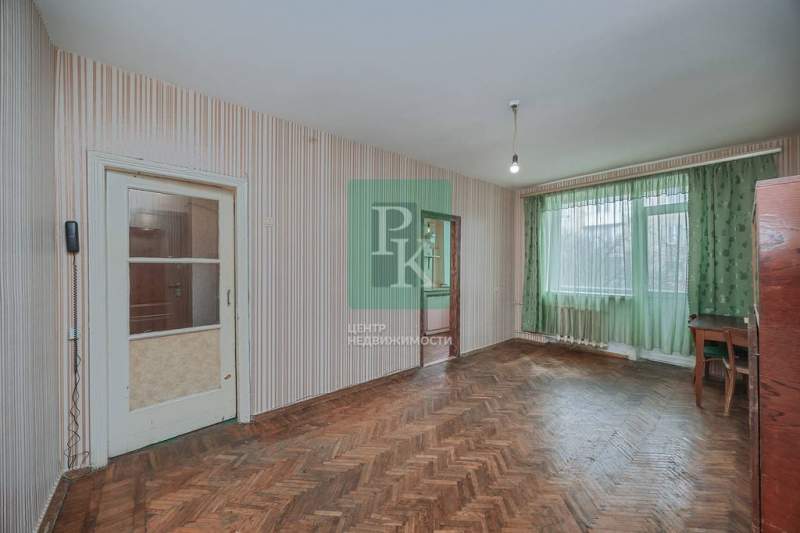 Продам трехкомнатную квартиру 42 м.кв.