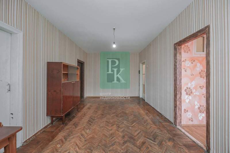 Продам трехкомнатную квартиру 42 м.кв.