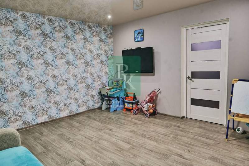 Продам 4-комнатную квартиру 83 м.кв.