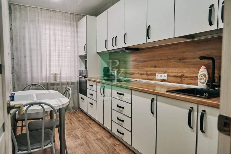 Продам 4-комнатную квартиру 83 м.кв.
