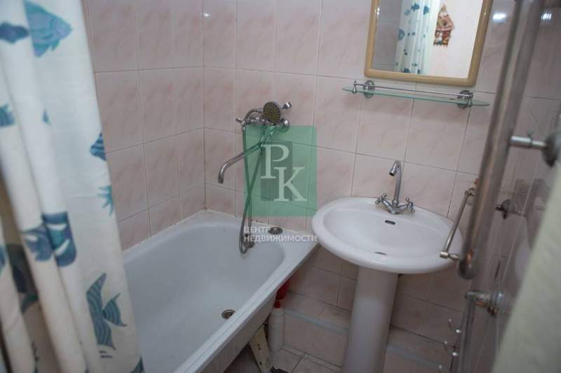Продам трехкомнатную квартиру 53 м.кв.