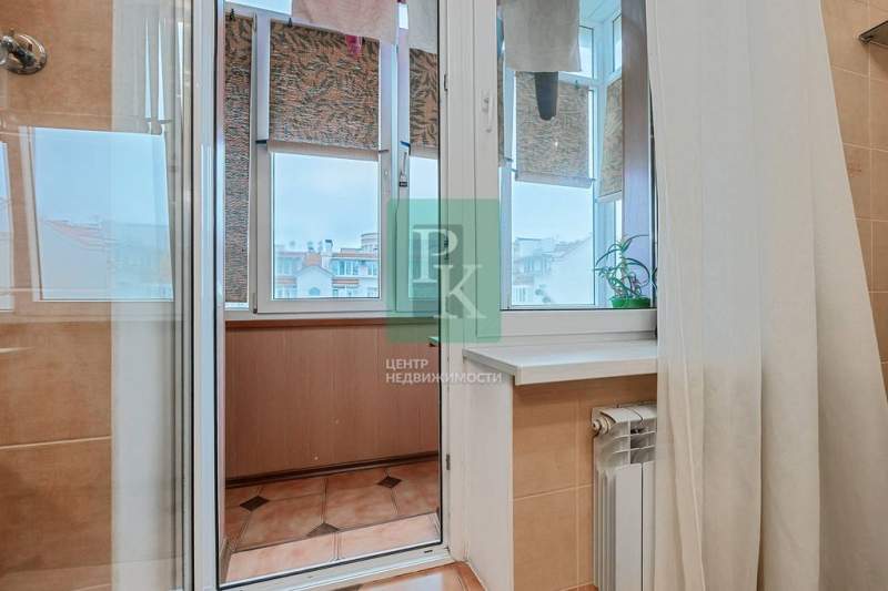 Продам трехкомнатную квартиру 113.8 м.кв.