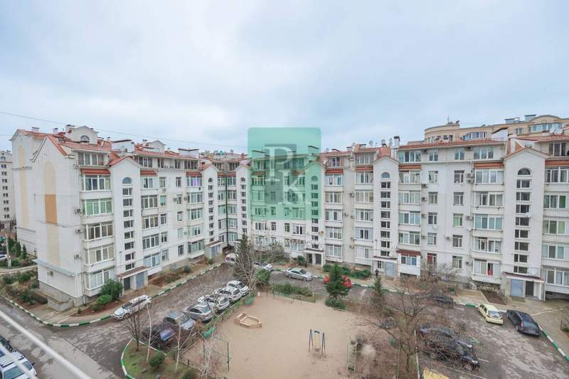 Продам трехкомнатную квартиру 113.8 м.кв.