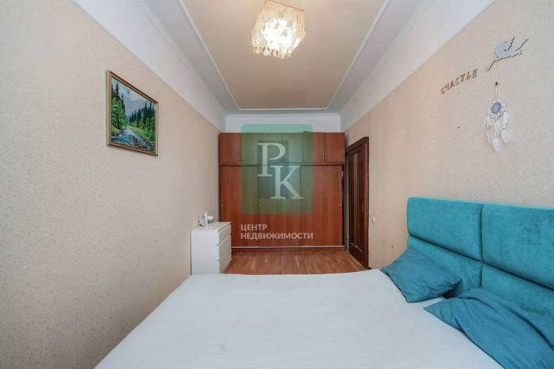 Продам трехкомнатную квартиру 113.8 м.кв.